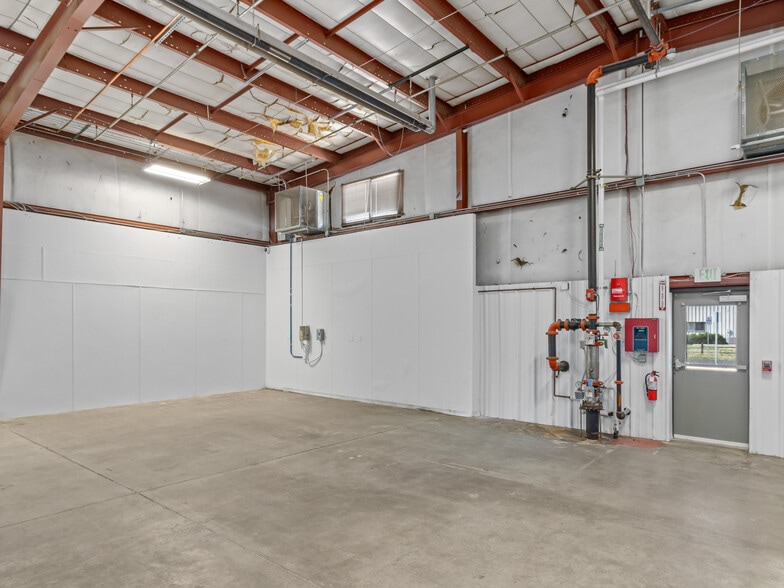 More Photos Of 14320 Longs Peak Ct, Longmont Warehouse For Lease