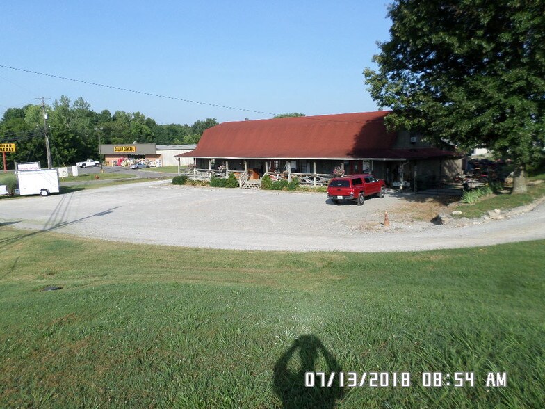 More Photos Of 641 Highland Ave, Vine Grove Freestanding For Sale