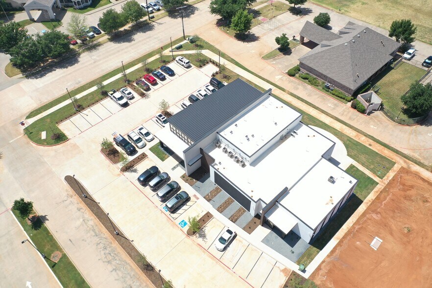 More Photos Of 113 Barnett Dr, Highland Village Office For Lease