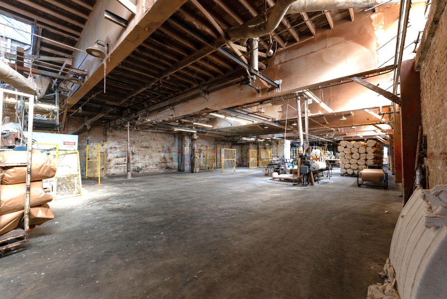More Photos Of 830 59th St, Los Angeles Light Manufacturing For Sale