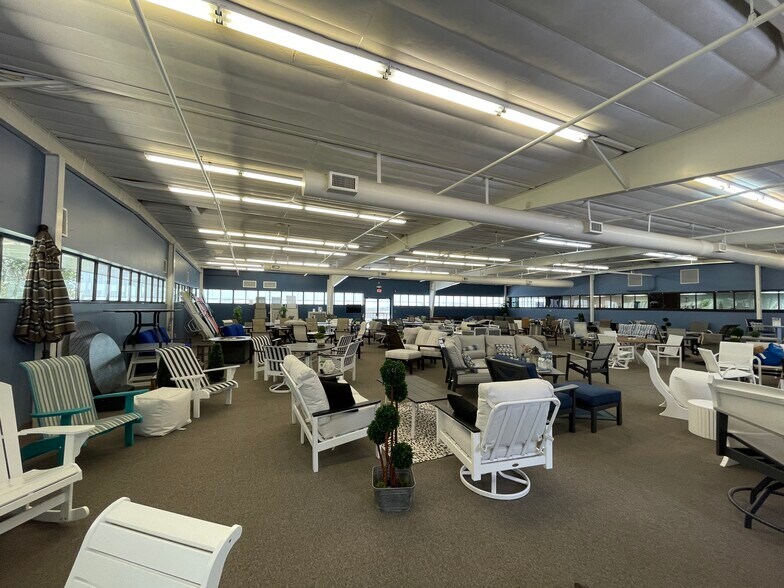 More Photos Of 2150 Whitfield Ave, Sarasota Warehouse For Lease
