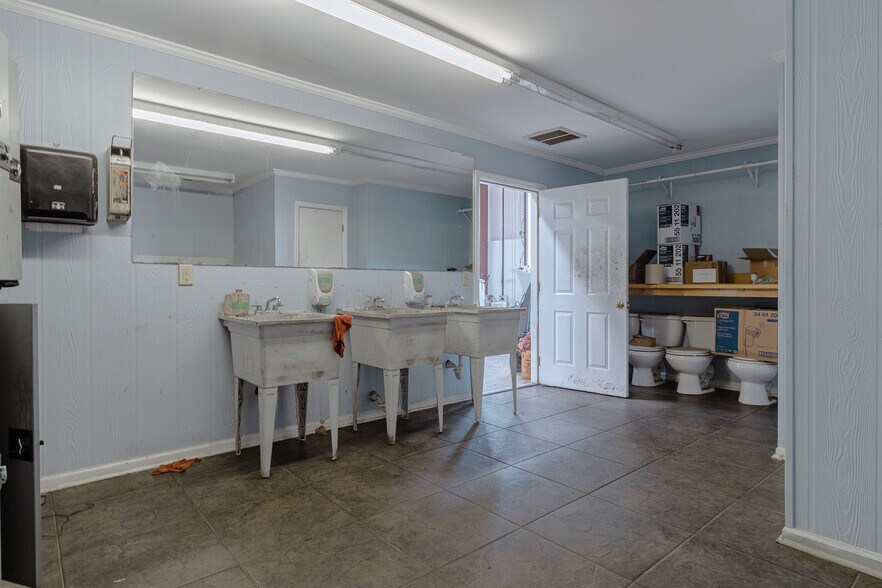 More Photos Of 3656 Chattanooga Rd, Tunnel Hill Warehouse For Sale