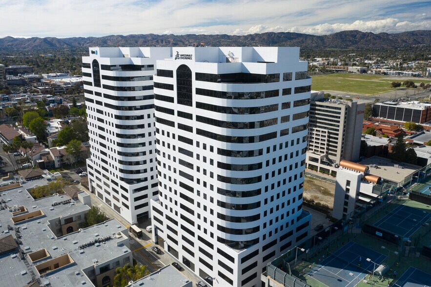 More Photos Of 6300 Canoga Ave, Woodland Hills Unknown For Lease