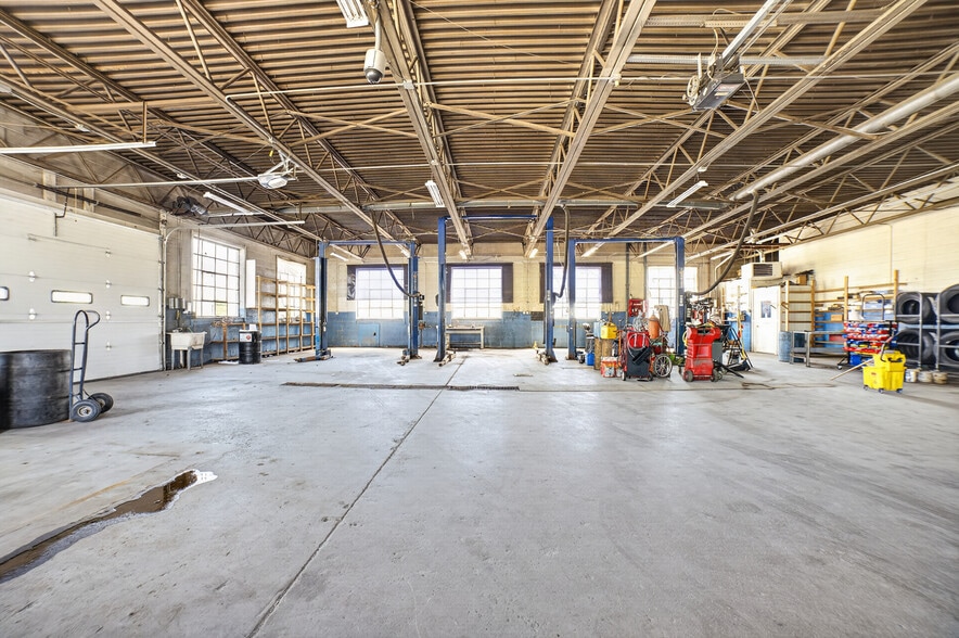 More Photos Of 702 Charles St, Galion Auto Dealership For Sale