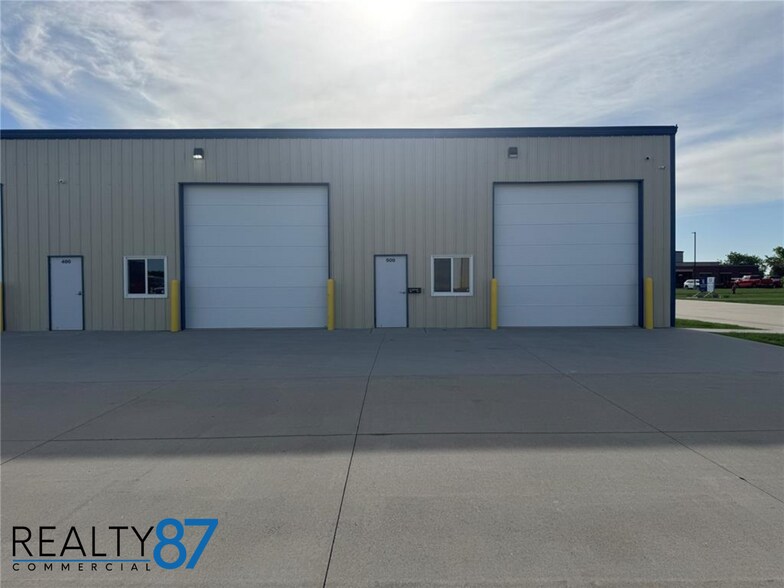 More Photos Of 324 44th St, Marion Warehouse For Lease