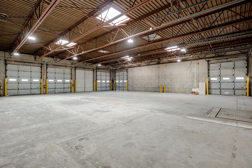 More Photos Of 2560 E Long Ave, Fort Worth Service For Lease
