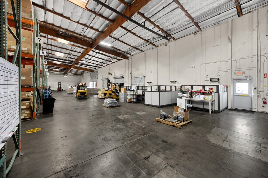 More Photos Of 525 Maple Ave, Torrance Distribution For Lease