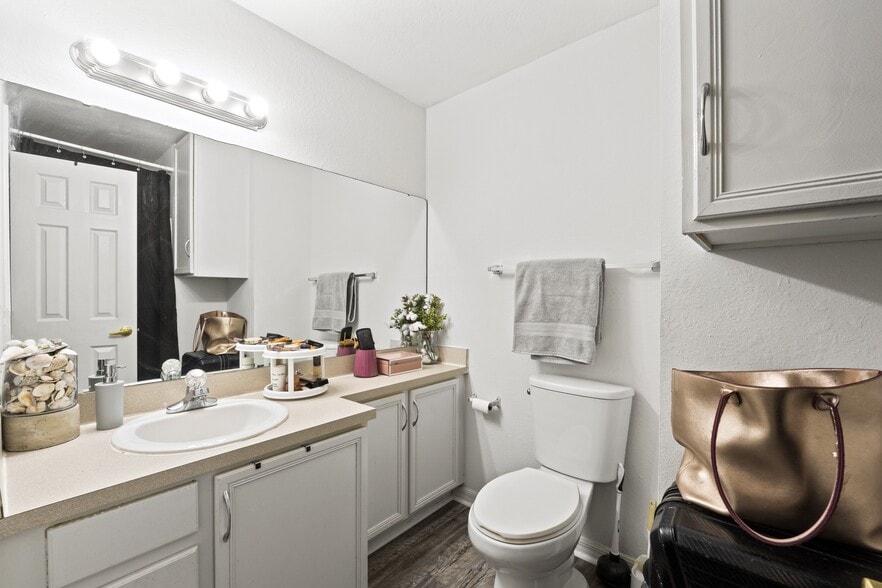 More Photos Of 3726 Cleveland Heights Blvd, Lakeland Apartments For Sale