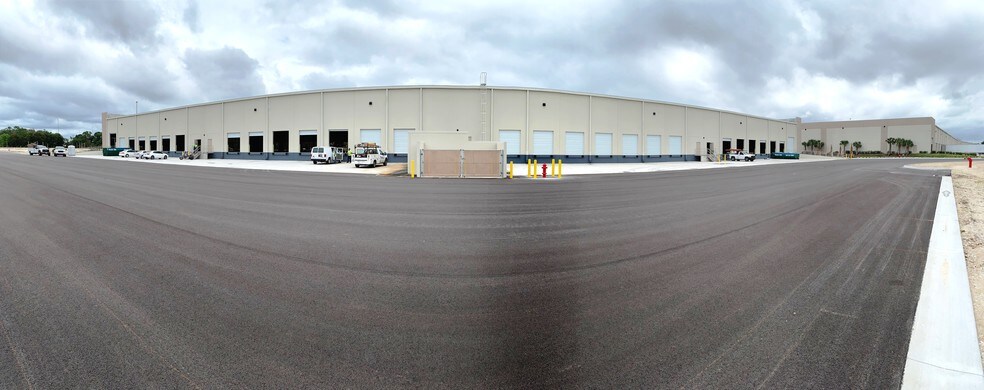 More Photos Of 9373 Laredo Ave, Fort Myers Warehouse For Lease