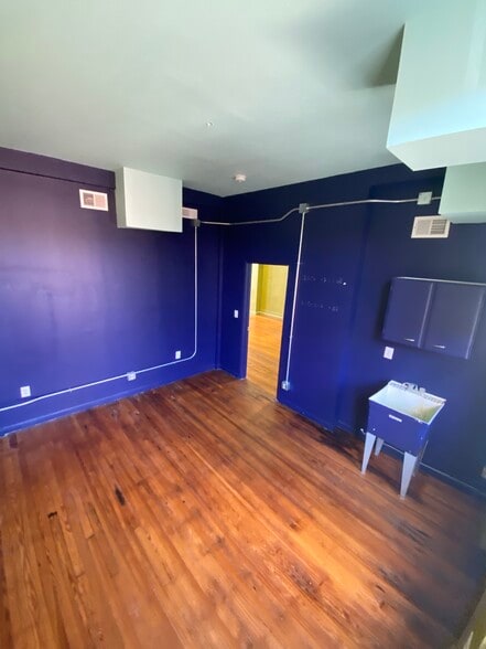 More Photos Of 3815 34th St, Mount Rainier Storefront Retail Office For Lease