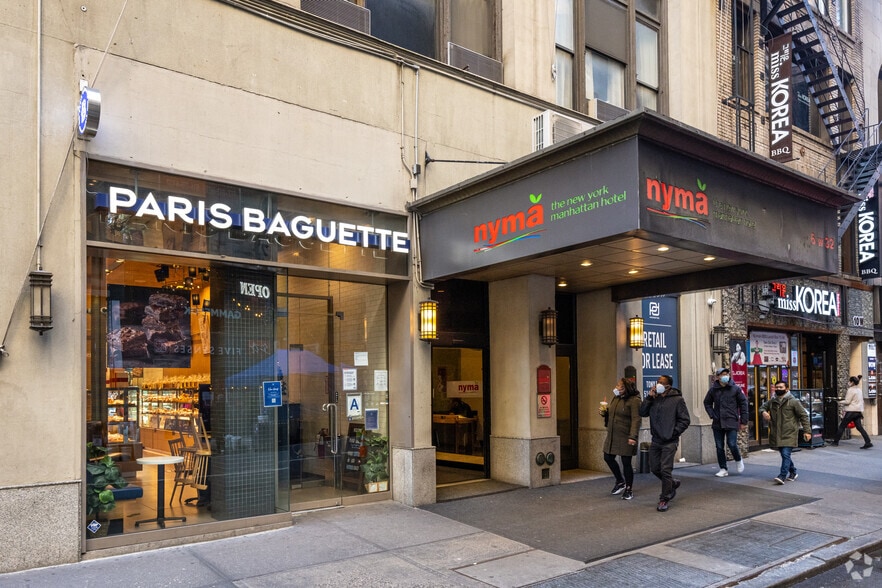 More Photos Of 6 W 32nd St, New York Hotel For Lease