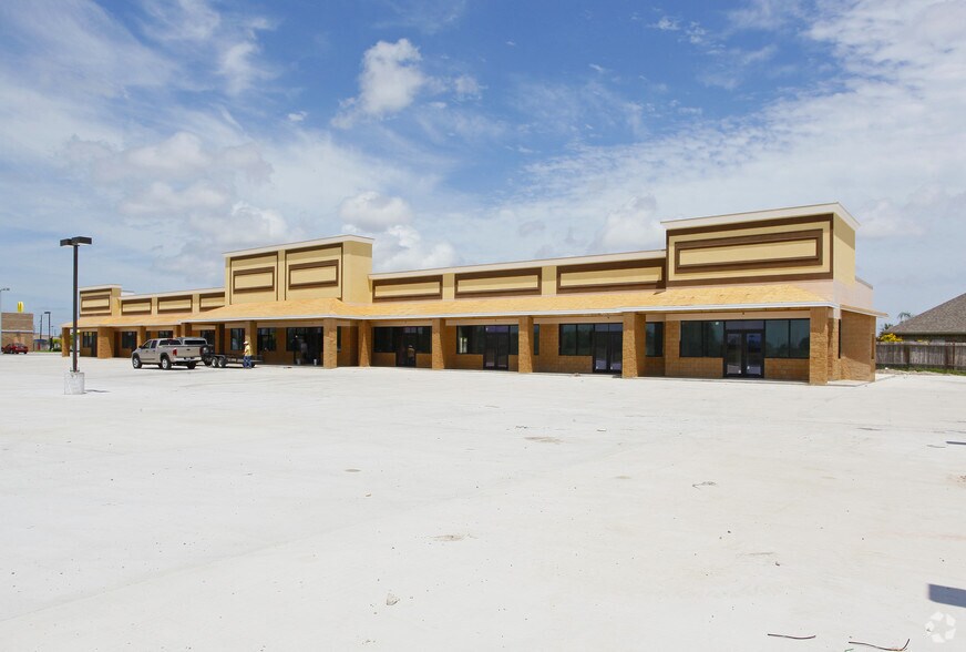 More Photos Of 7602 S Staples St, Corpus Christi Storefront Retail Office For Sale