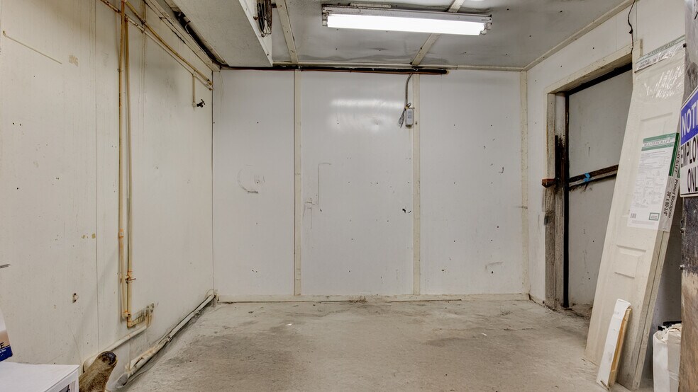 More Photos Of 2015 Payne st, Tell City Light Distribution For Sale