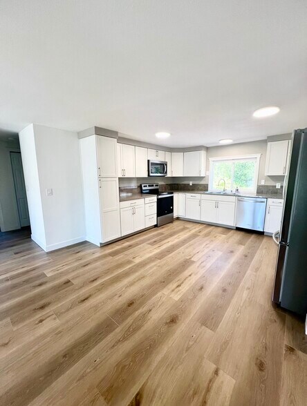 More Photos Of 12826 Avondale Way, Everett Land For Lease