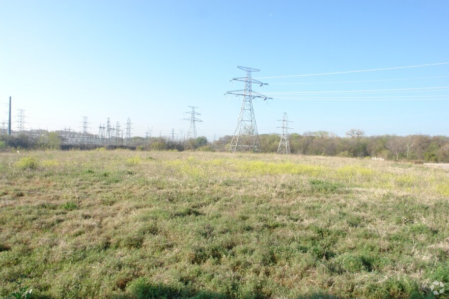 More Photos Of 2741 N I-35e, Carrollton Land For Lease
