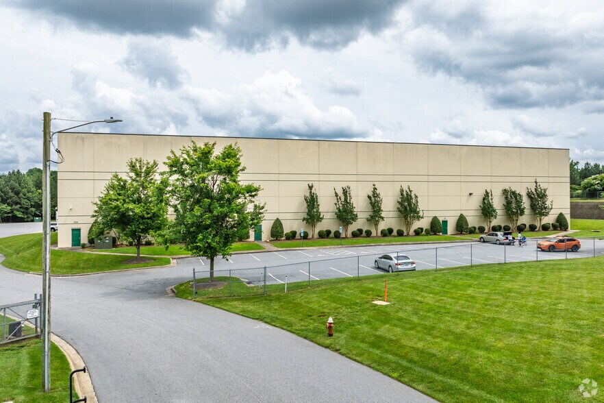 More Photos Of 210 N Pendleton St, High Point Manufacturing For Lease