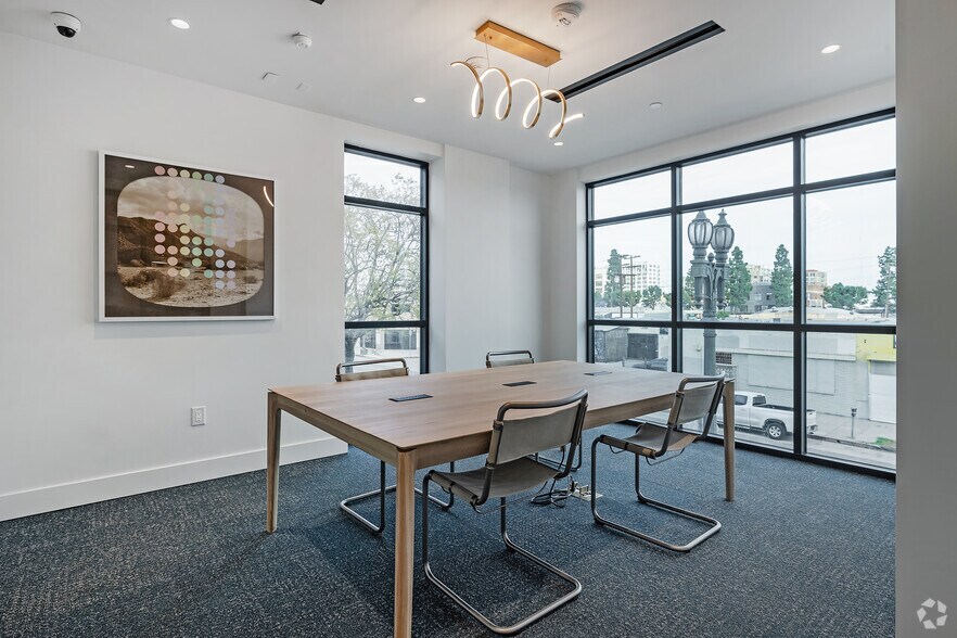 More Photos Of 1340 S Hill St, Los Angeles Apartments For Lease