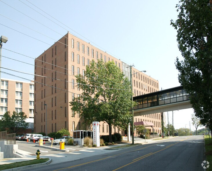 More Photos Of 2660 10th Ave S, Birmingham Medical For Lease