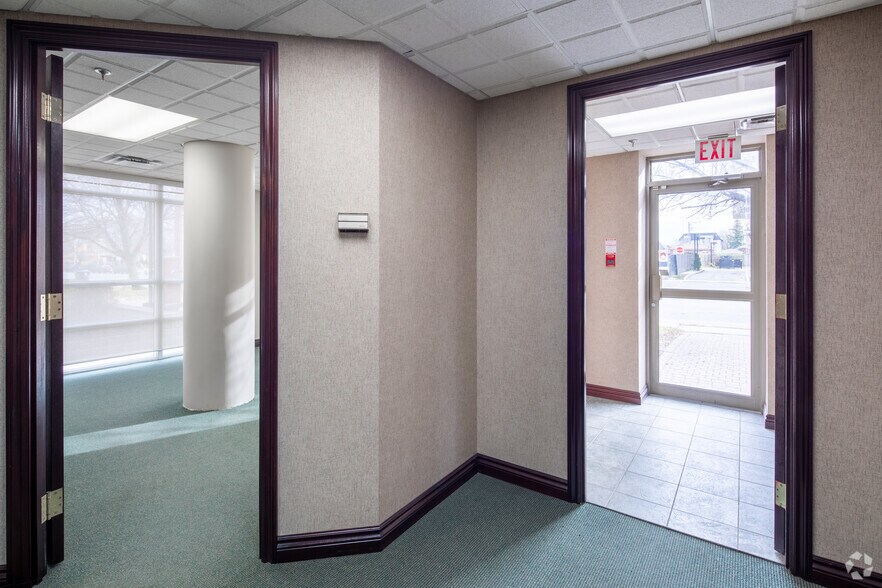 More Photos Of 800 Sheppard Ave W, Toronto Apartments For Sale