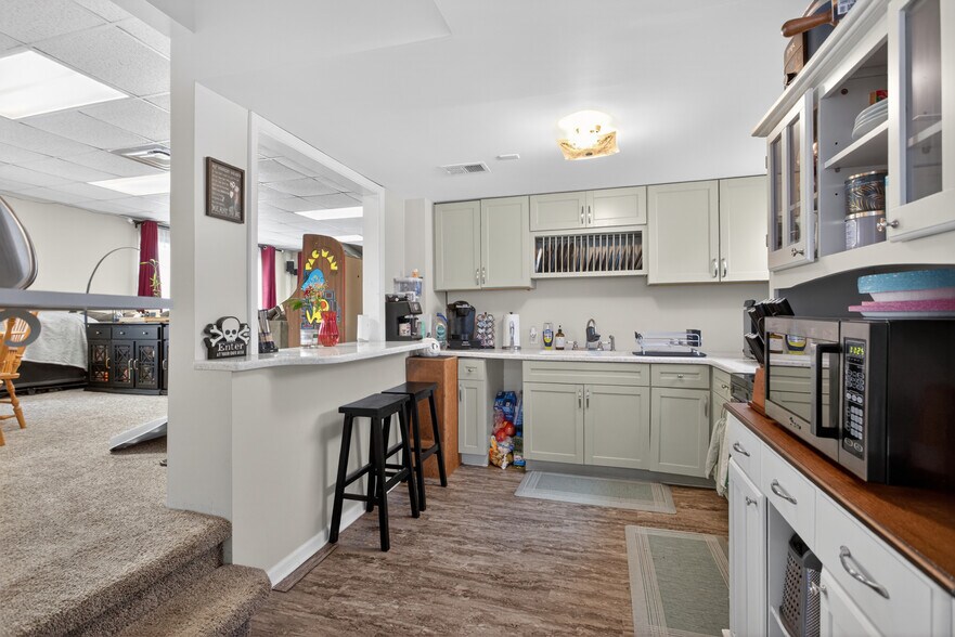 More Photos Of 124 S Brooklyn Rd, Napoleon Freestanding For Sale