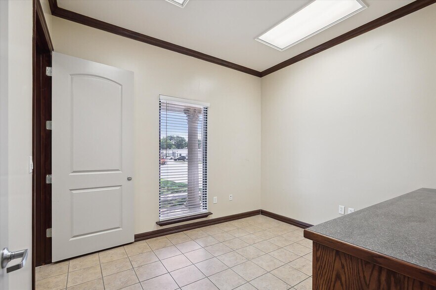 More Photos Of 3403 N Beach St, Fort Worth Medical For Lease