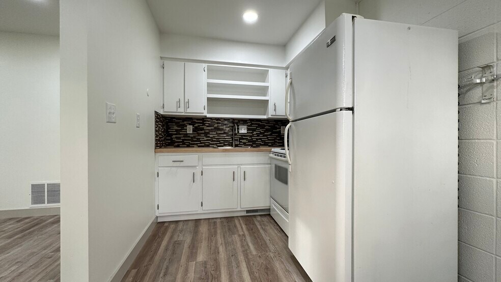 More Photos Of 326 W Kenwood Dr, Bloomington Apartments For Sale