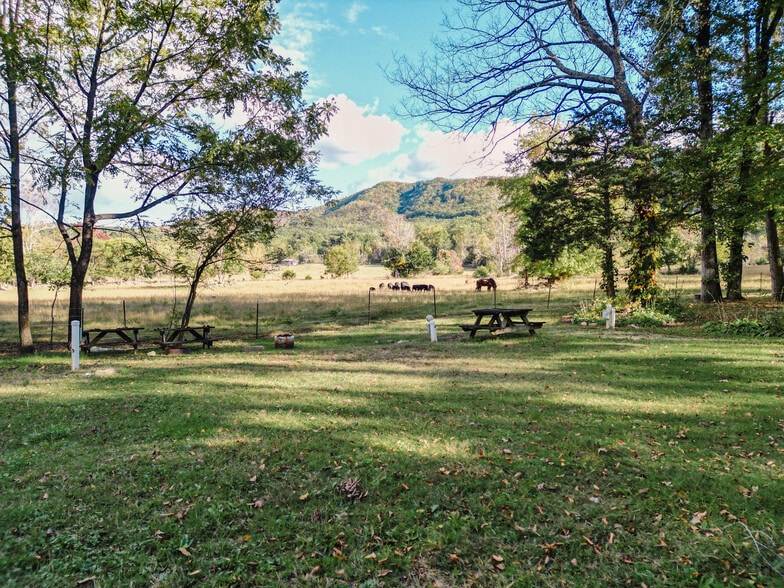 More Photos Of 78 Pebble Mountain Cir, Chuckey Trailer Camper Park For Sale