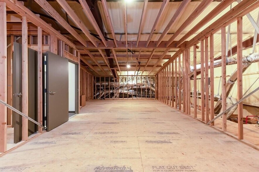 More Photos Of 417 NE 144th Pl, Edmond Light Distribution For Sale