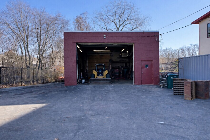 Primary Photo Of 130 Cross St, Winchester Service For Lease