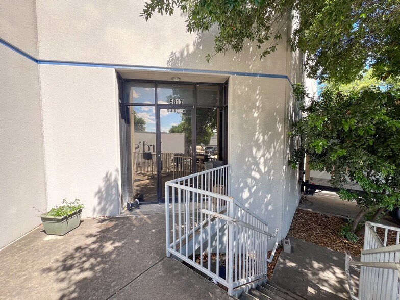 More Photos Of 5813 Distribution, San Antonio Warehouse For Lease