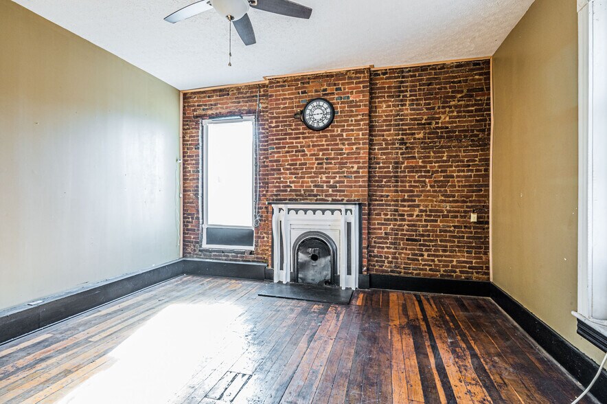 More Photos Of 1026-1038 Chestnut St, Bowling Green Restaurant For Sale