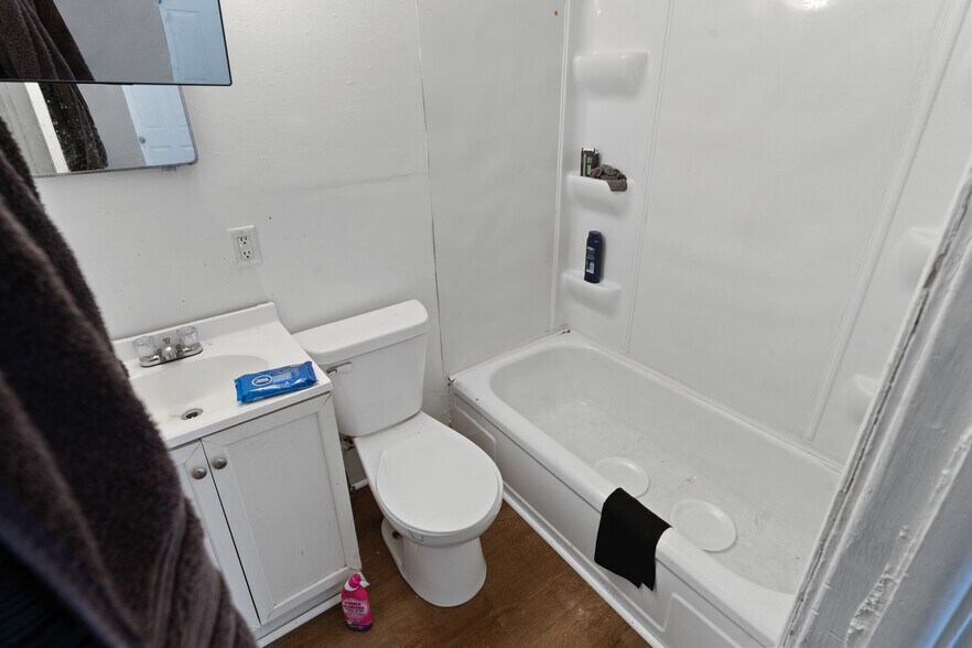 More Photos Of 765 Howland Ave, Toledo Apartments For Sale