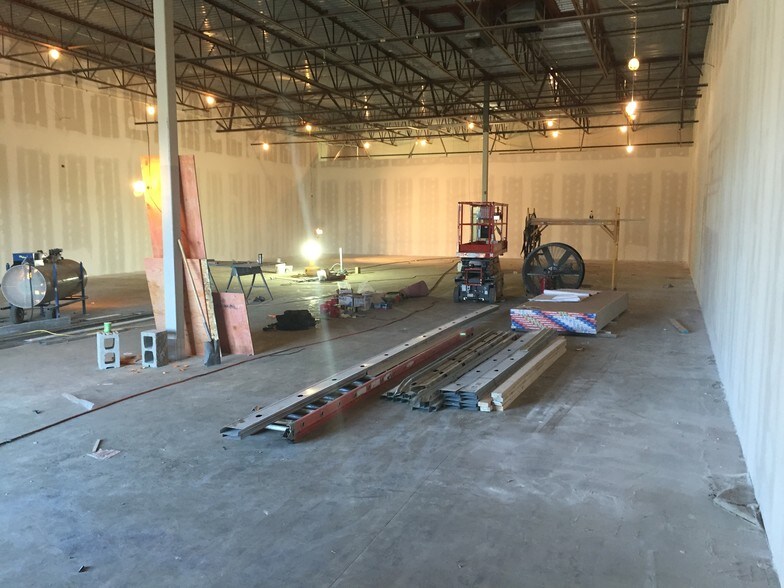 More Photos Of 2808-2900 S 25th St, Clinton Unknown For Lease