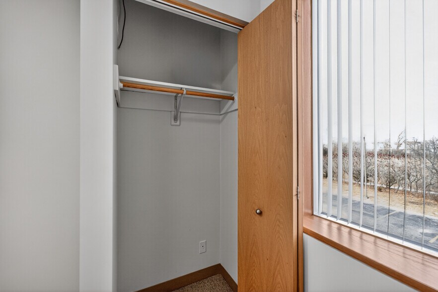 More Photos Of 290 Springfield Dr, Bloomingdale Medical For Lease