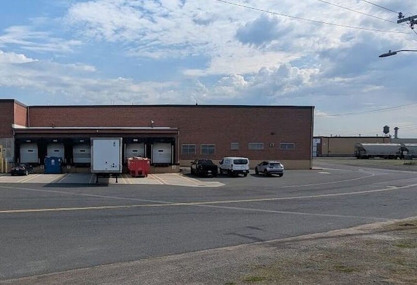 More Photos Of 284 Bliss St, West Springfield Warehouse For Lease