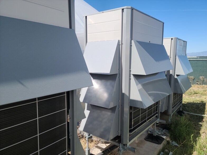 More Photos Of 713 Mayor Patricia Reigal Blvd, Moffat Industrial For Sale