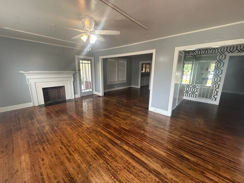 More Photos Of 1058 St Andrews Rd, Columbia General Retail For Sale