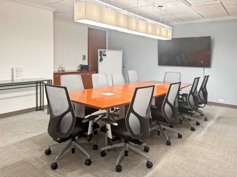 Primary Photo Of 1821 Walden Office Sq, Schaumburg Coworking Space