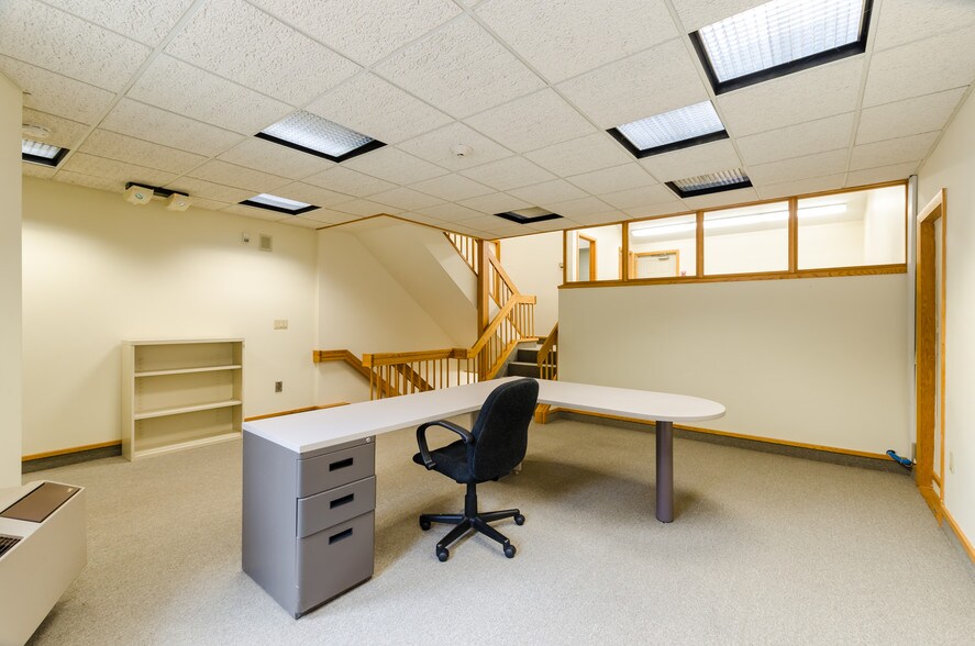 More Photos Of 40-60 Beechwood Dr, North Andover Loft Creative Space For Lease