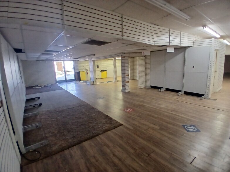 More Photos Of 1595 W Foothill Blvd, Upland Freestanding For Lease
