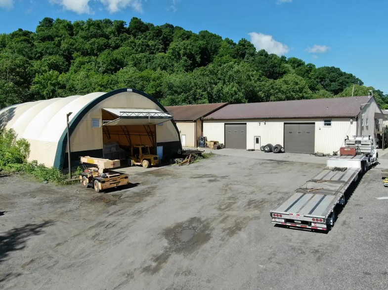 More Photos Of 740 Greensburg Rd, New Kensington Warehouse For Lease