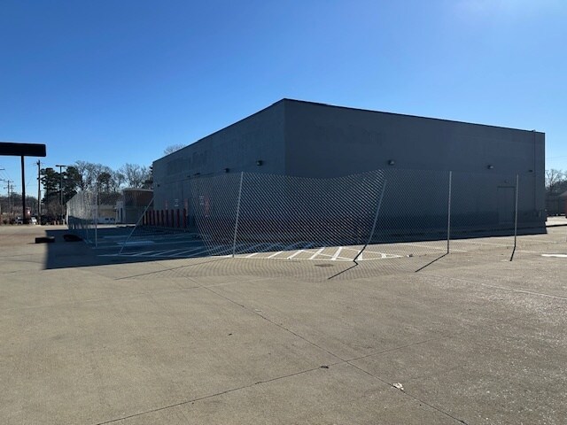 More Photos Of 1209 E Raines Rd, Memphis Freestanding For Lease