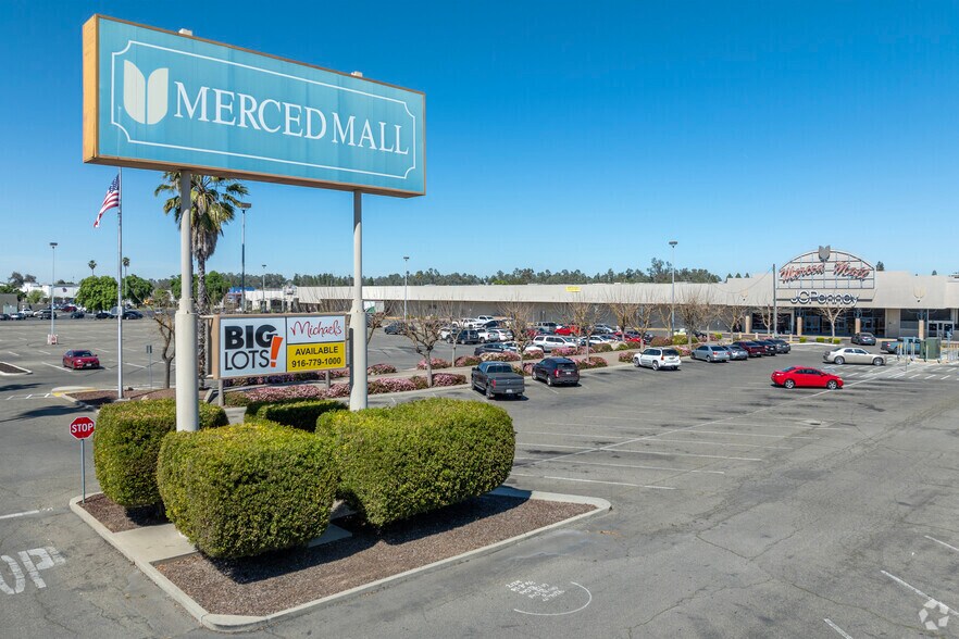 More Photos Of 635 Fairfield Dr, Merced Movie Theatre For Lease