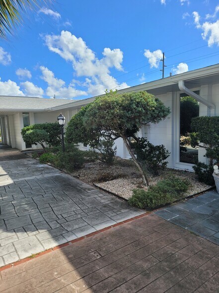 More Photos Of 1601 Rickenbacker Dr, Sun City Center Medical For Lease