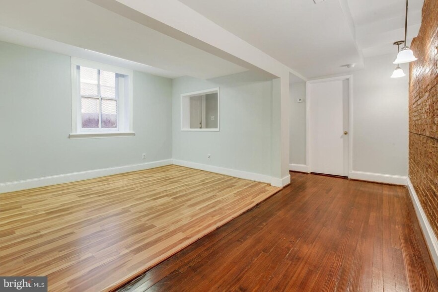 More Photos Of 10 W Madison St, Baltimore Office For Sale