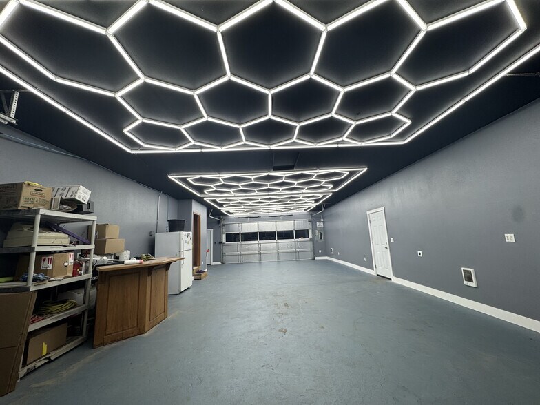 More Photos Of 4315 Pacific Ave, Forest Grove Auto Dealership For Lease