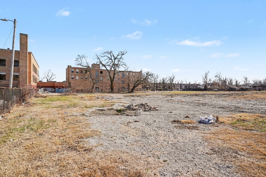 More Photos Of 4253 Clarence Blf, Saint Louis Specialty For Sale