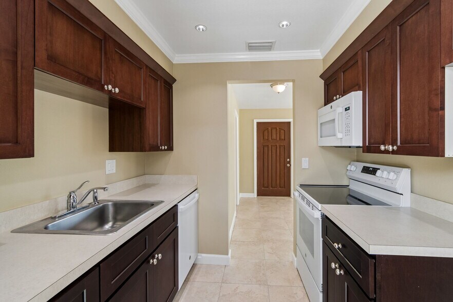More Photos Of 2307 Bay Blvd, Indian Rocks Beach Apartments For Sale