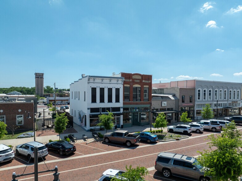 More Photos Of 120 W Main St, Denison Storefront Retail Office For Lease