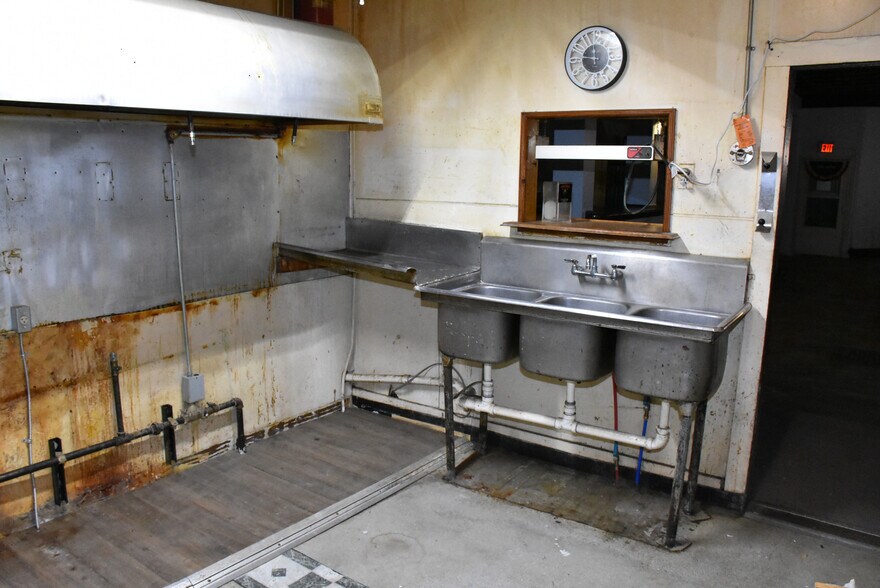 More Photos Of 106 S Main St, Springboro Storefront Retail Residential For Sale